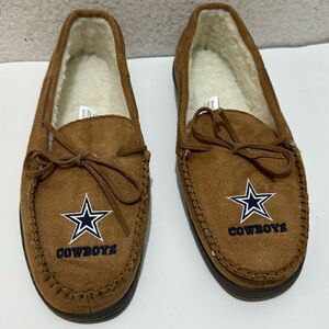 FOCO Dallas Cowboy’s Moccasin Slippers / Size medium  = 9-10 size